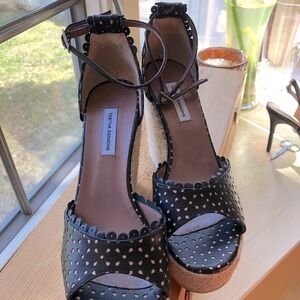 🆕TABITHA SIMMONS HARP BLACK LEATHER WEDGES❤️